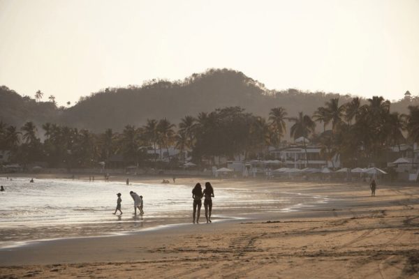 colima playa Turistas regresan a Colima